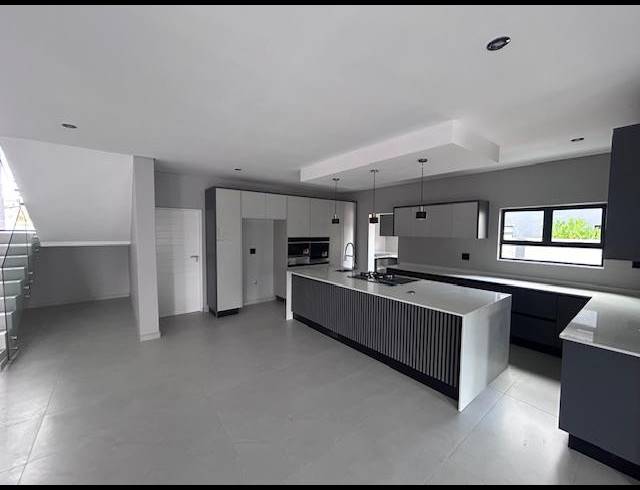 5 BEDROOM HOUSE FOR SALE IN SIX FOUNTAINS RESIDENTIAL ESTATE